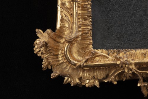 Petit miroir Louis XV en bois sculpté et doré - Miroirs, Trumeaux Style Louis XV