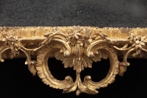 Miroirs, Trumeaux  - Petit miroir Louis XV en bois sculpté et doré