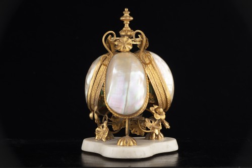 Objects of Vertu  - A late 19th century Bronze and mother of pearl Perfume holder