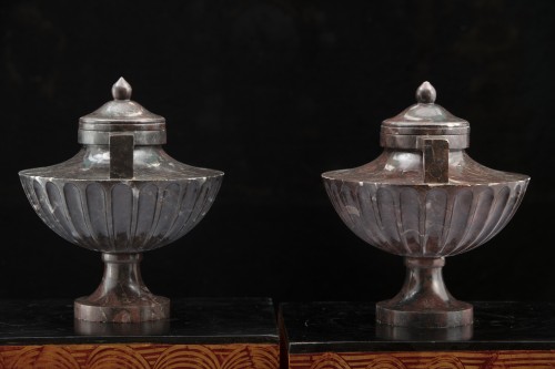 Objet de décoration Cassolettes, coupe et vase - Paire de vases en marbre “Bréche Africaine"