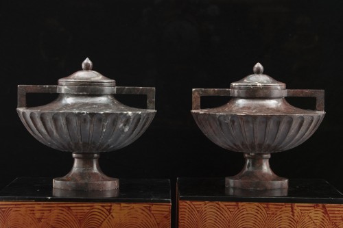 XVIIIe siècle - Paire de vases en marbre “Bréche Africaine"