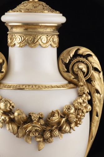 Antiquités - Pair of Louis XVI marble and bronze vases