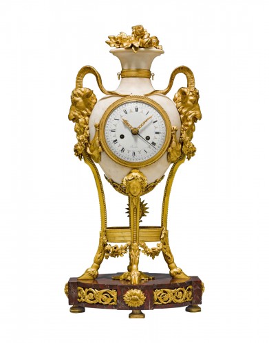 Pendule “Aux têtes de béliers” d'époque Louis XVI