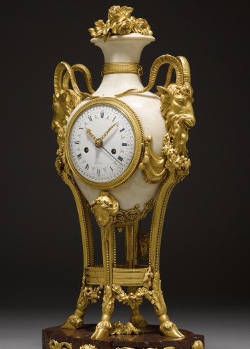 Horlogerie Pendule - Pendule “Aux têtes de béliers” d'époque Louis XVI
