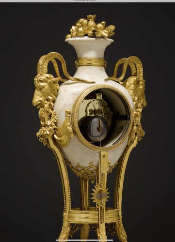 Louis XVI - Pendule “Aux têtes de béliers” d'époque Louis XVI