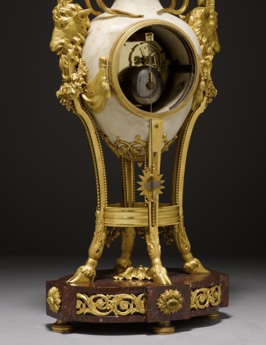 Antiquités - Pendule “Aux têtes de béliers” d'époque Louis XVI