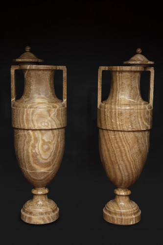 Decorative Objects  - Pair of oriental alabaster vases