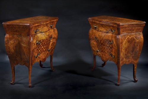 XVIIIe siècle - Paire de petites commodes Lombardes d'époque Louis XV