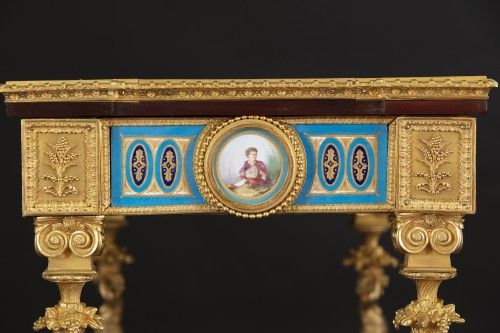 XIXe siècle - Table de milieu en bronze et porcelaine