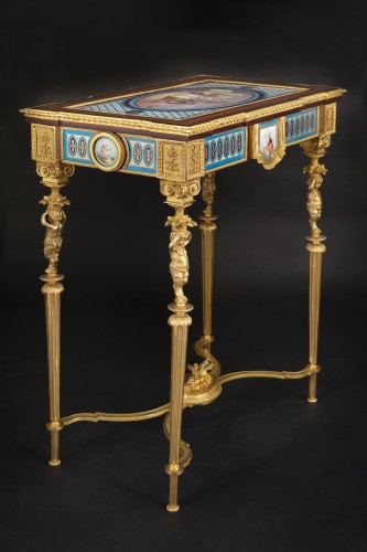 Antiquités - Table de milieu en bronze et porcelaine