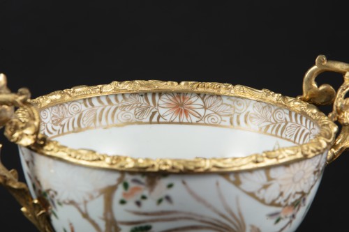 XIXe siècle - Paire de tasses en porcelaine et bronze