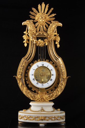 Pendule de forme Lyre d'époque louis XVI - Horlogerie Style Louis XVI