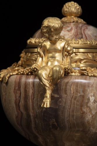 Objet de décoration Cassolettes, coupe et vase - Centre table bronze doré et albâtre oriental