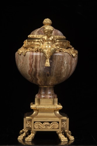 Restauration - Charles X - Centre table bronze doré et albâtre oriental