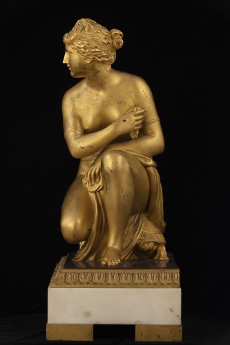 Venus crouching on a turtle. Empire - Decorative Objects Style Empire