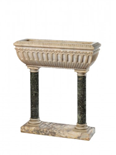 With e marble planter. XIX century