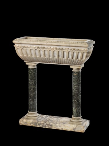 With e marble planter. XIX century - 