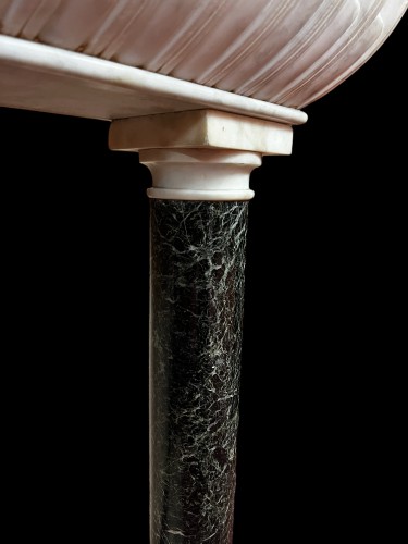 Antiquités - With e marble planter. XIX century