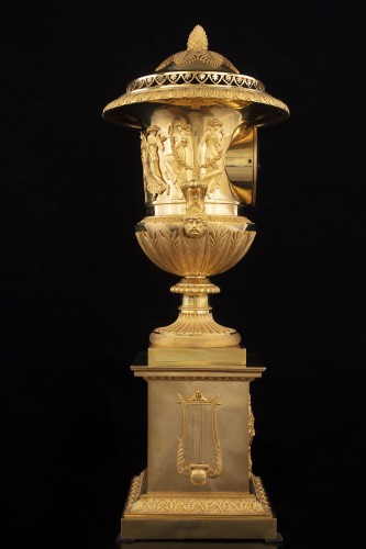Antiquités - Important Vase-shaped Empire clock