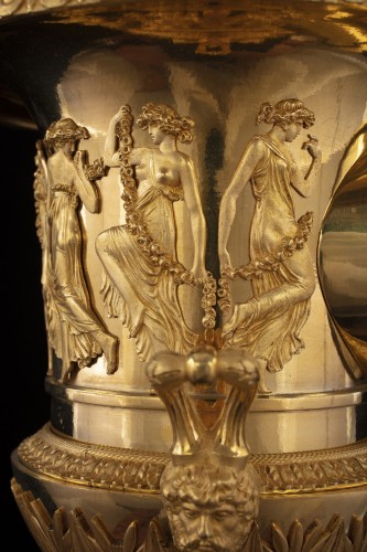 Antiquités - Important Vase-shaped Empire clock