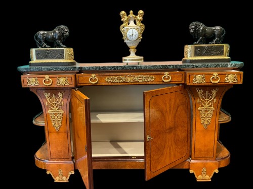 Restauration - Charles X - Sifeboard veneered in thuya wood, Russia First half of the 19th century