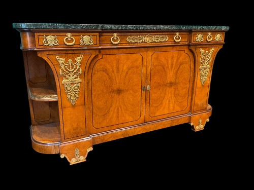 Antiquités - Sifeboard veneered in thuya wood, Russia First half of the 19th century