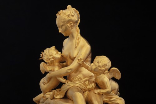 18th century - Venus with Cupid s- Louis XVI clock signed « Le Comte à Paris »