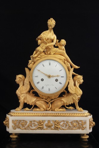Antiquités - Venus with Cupid s- Louis XVI clock signed « Le Comte à Paris »