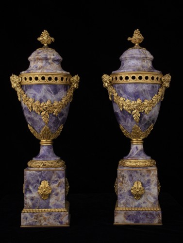 XVIIIe siècle - Paire de cassolettes en améthyste et bronze fin XVIIIe siècle