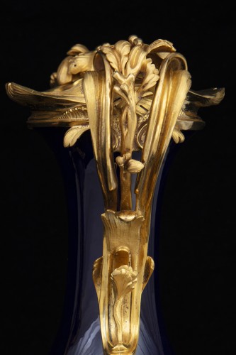 Pair of blue porcelain vases and gilt bronze - Decorative Objects Style 