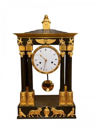Au temple d’Égypte, pendule de cheminée d'époque Directoire