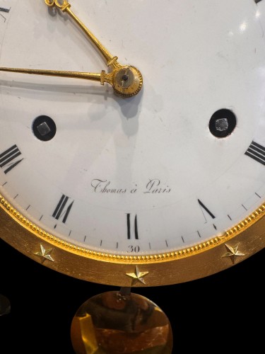 Au temple d’Égypte, pendule de cheminée d'époque Directoire - Horlogerie Style Directoire