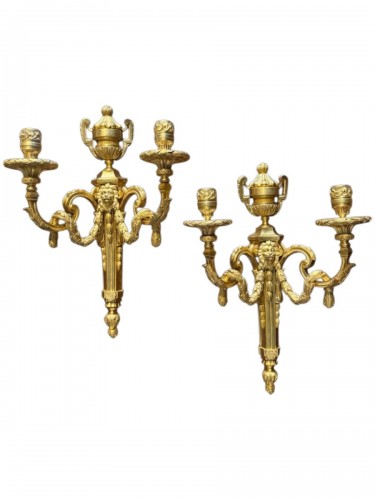 Paire appliques “Au tête de Lion”. Louis XVI