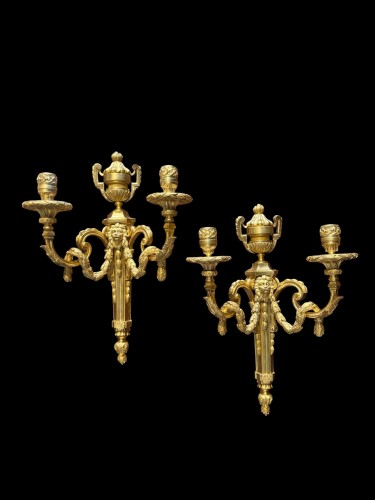 Paire appliques “Au tête de Lion”. Louis XVI - Luminaires Style Louis XVI
