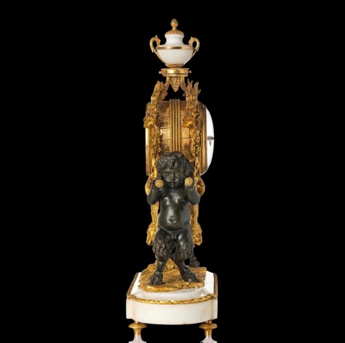 Antiquités - Pendulum Louis XVI “Allegory of the Grape Harvest”