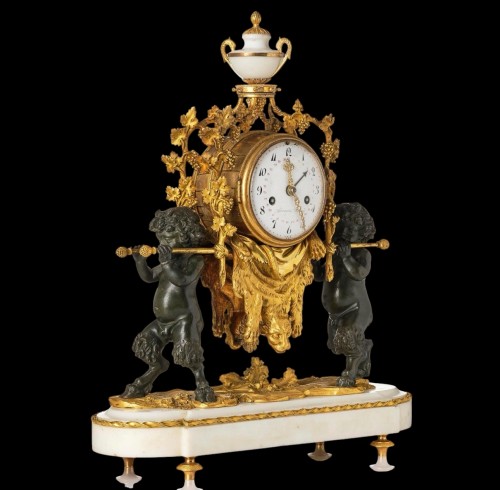 Antiquités - Pendulum Louis XVI “Allegory of the Grape Harvest”