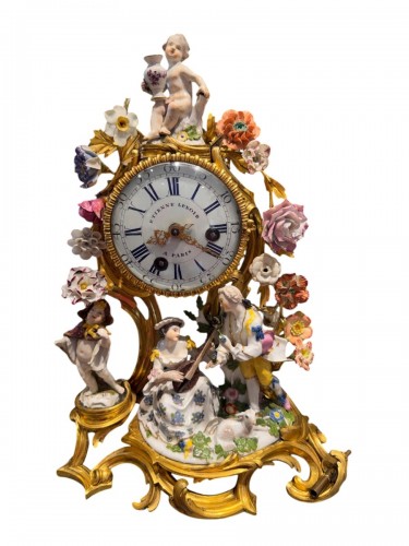 Louis XV Pendulum clock with Meissen porcelain