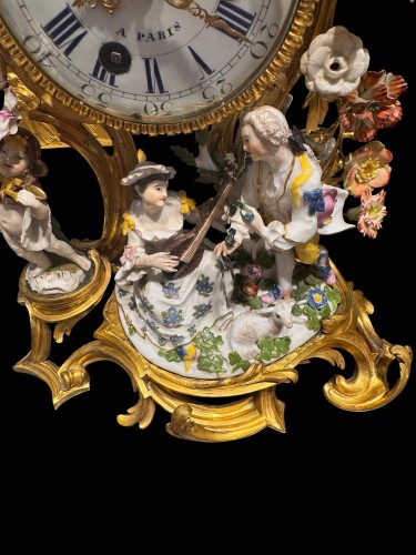 18th century - Louis XV Pendulum clock with Meissen porcelain