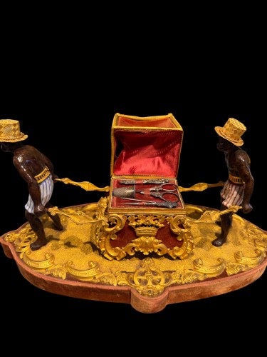 Petite chaise à porteurs avec nécessaire à couture, France seconde moitié du XIXe siècle - Objets de Vitrine Style Napoléon III
