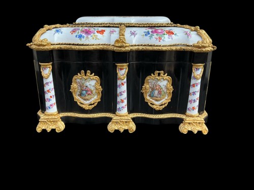 Coffret en bois ébénisé à plaque de porcelaine, A. KOCH 1866 - Objets de Vitrine Style Napoléon III