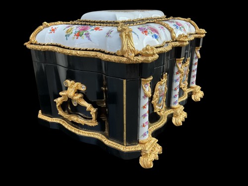 Objets de Vitrine Coffret & Nécessaire - Coffret en bois ébénisé à plaque de porcelaine, A. KOCH 1866