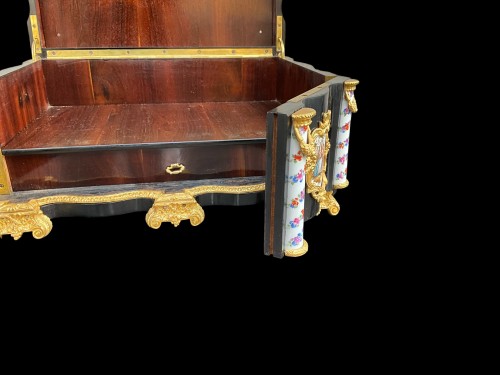 Antiquités - Coffret en bois ébénisé à plaque de porcelaine, A. KOCH 1866