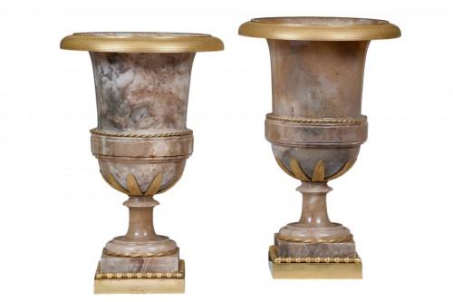 Vases in alabaster and bronze