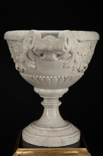 XIXe siècle - Paire de vases en marme blanc