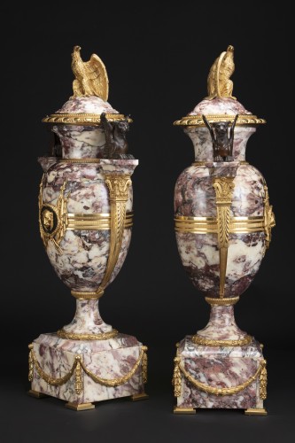 Louis-Philippe - Paire de vases en marbre et bronze