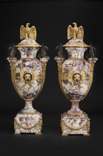 Antiquités - Paire de vases en marbre et bronze