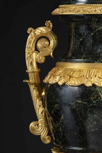 Objet de décoration Cassolettes, coupe et vase - Grand vase en marbre et bronze