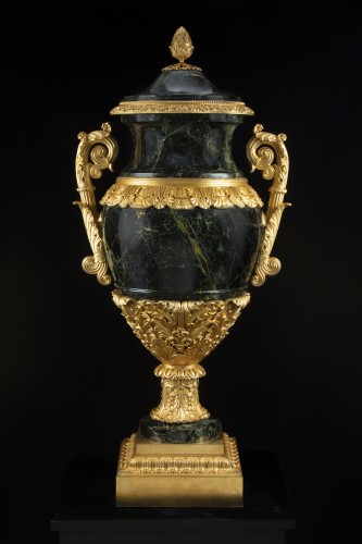 XIXe siècle - Grand vase en marbre et bronze