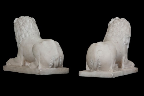 Sculpture Sculpture en Marbre - Paire de petits lions en marbre, Italie 18e siècle