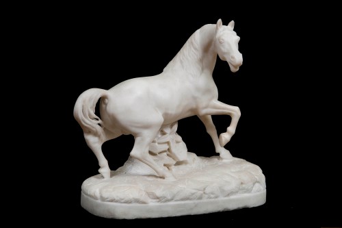 Cheval en marbre, Italie 19e siècle - Sculpture Style 